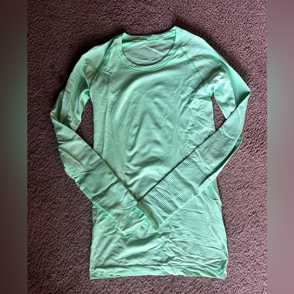 Lululemon swiftly tech long sleeve size 4